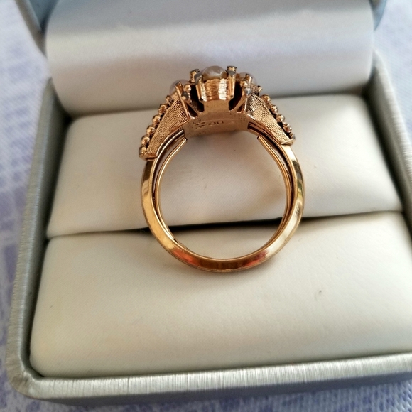 Vintage 1973 "ROSEGLOW" Avon Ring - Picture 4 of 4